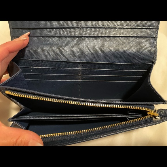 Prada large Saffiano Leather Wallet in blue - Picture 5 of 7